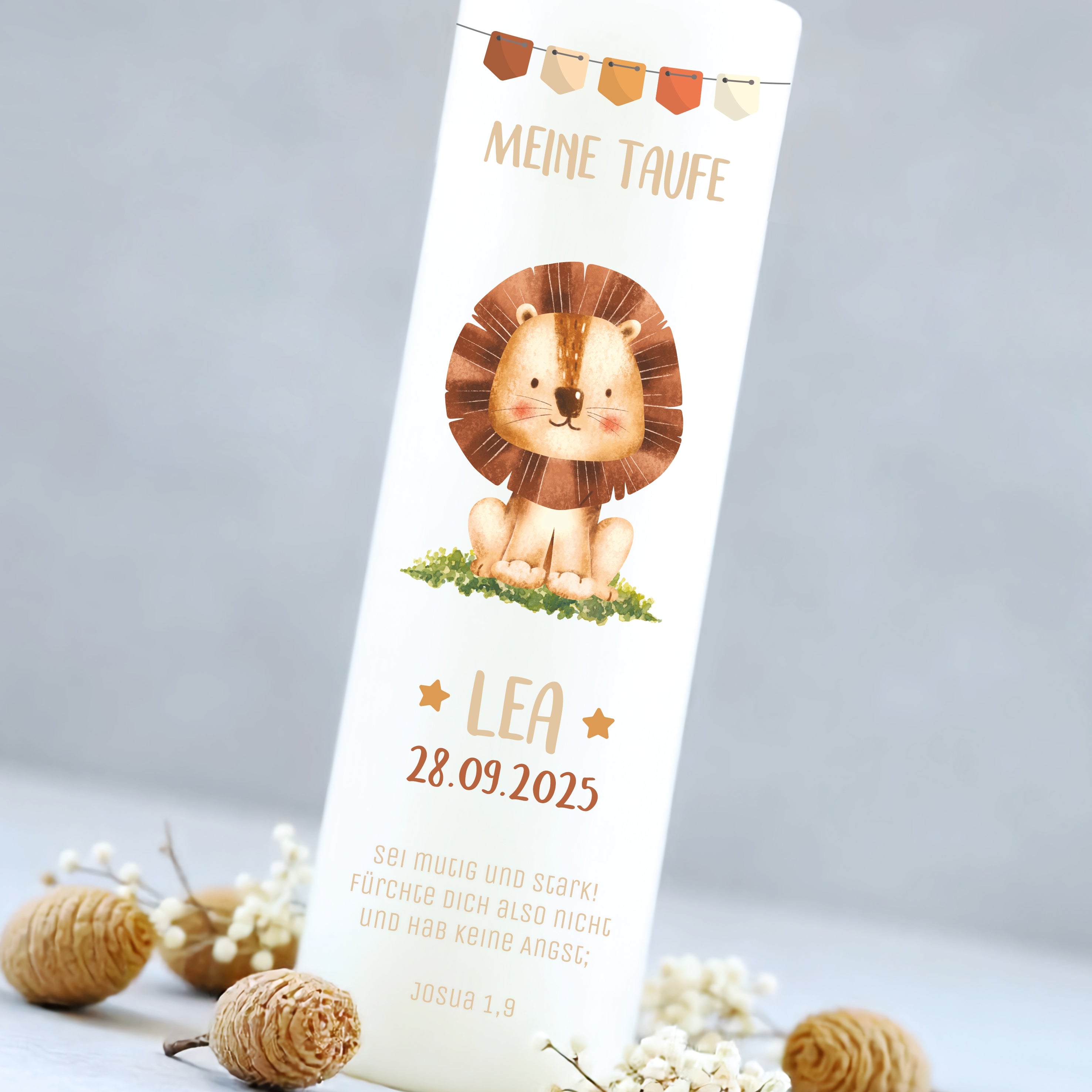 Taufkerze Löwe für Mädchen | kerzeundco.de
