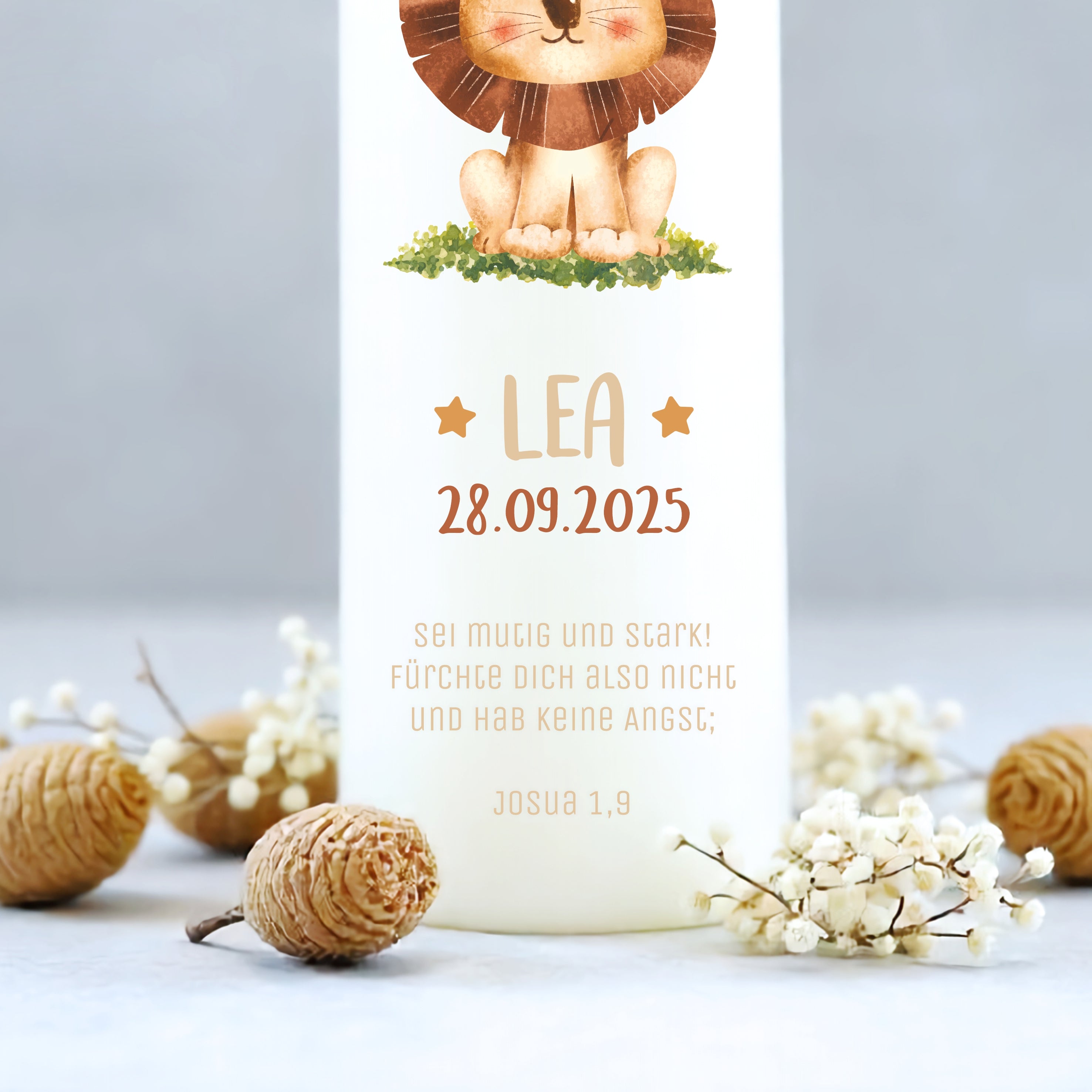 Taufkerze Löwe für Mädchen | kerzeundco.de
